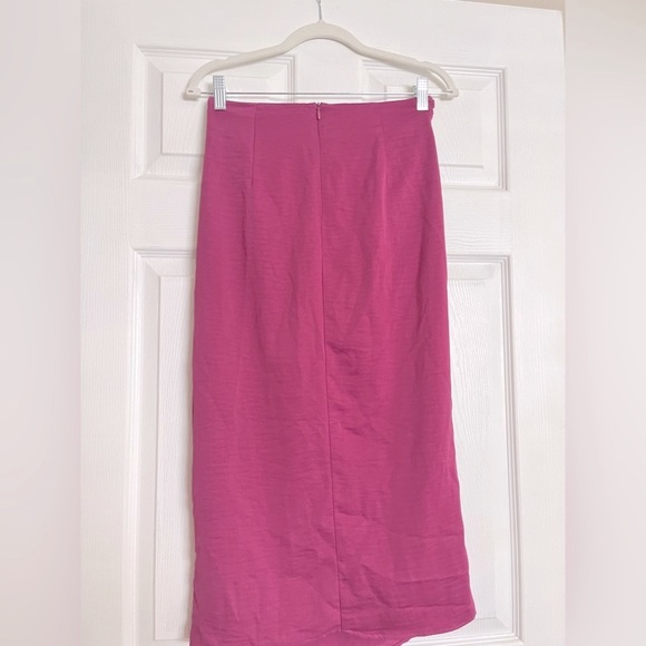 Elegant Pink Skirt - Picture 4 of 5